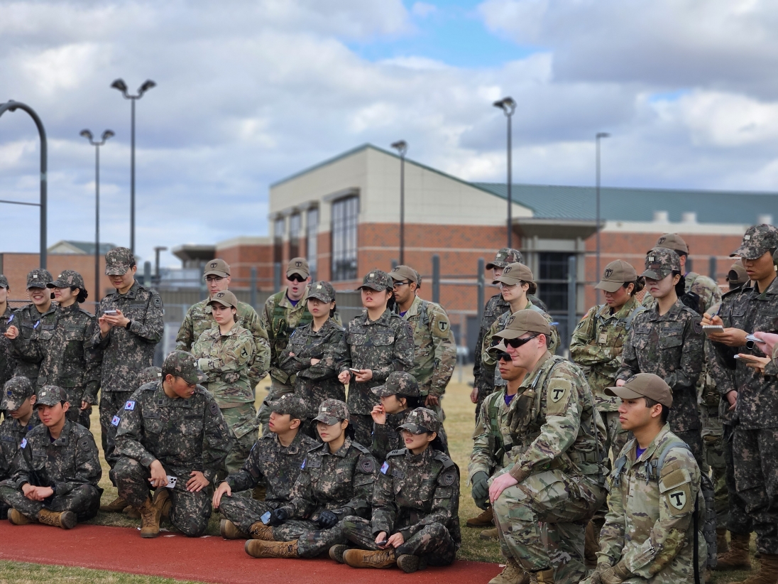 Wku Rotc 26๋
ํด์ธ๋ฆฌ๋์ฌ ํจ์ ํ๋ จ โ ์๊ด๋ํ๊ต ํ๊ตฐ๋จ | ๋ค๋ฅธ ์๋ํ๋ ์ค ์๊ด๋ํ๊ต ๊ธฐ๊ด ํํ์ด์ง ์ฌ์ดํธ ์ฌ์ดํธ